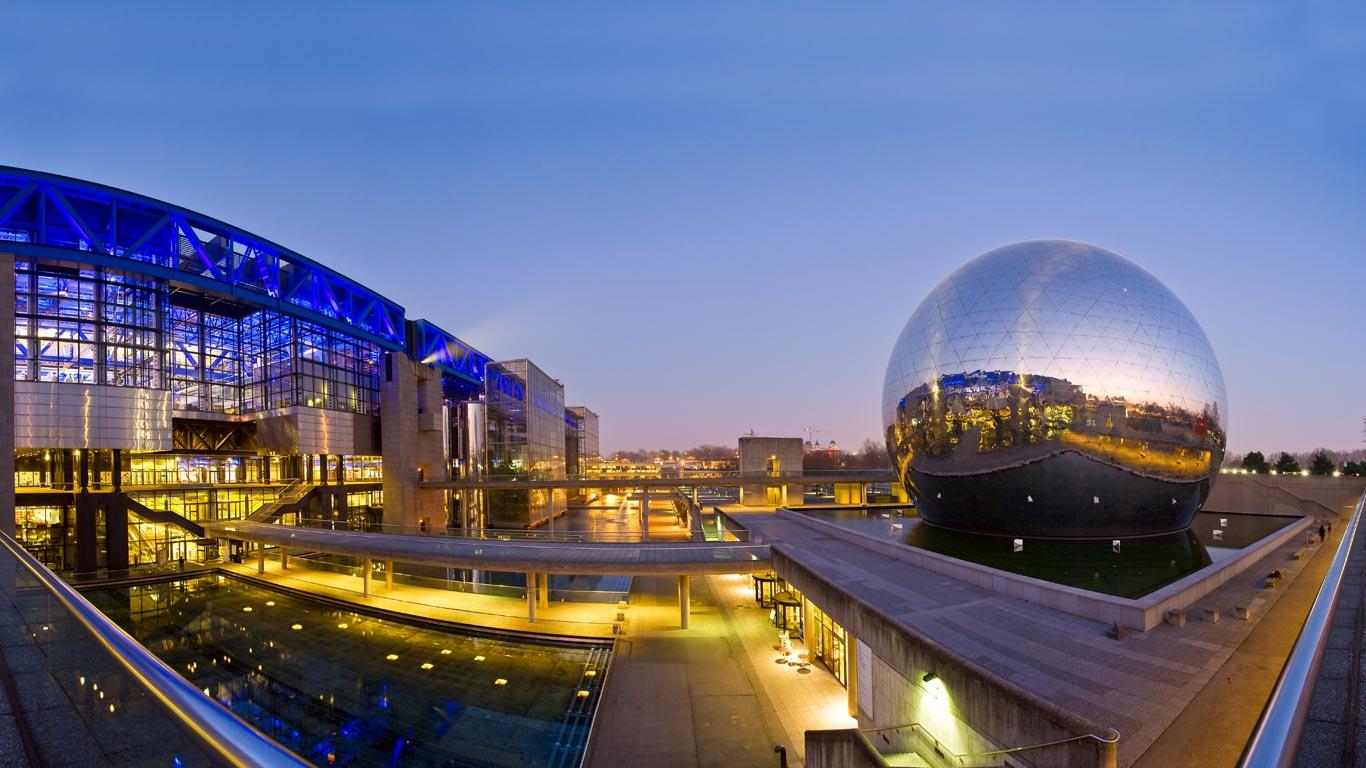 Géode et Cité des sciences et de l’industrie dans le parc de la Villette, Paris (© Sylvain Sonnet/Corbis)(Bing France)