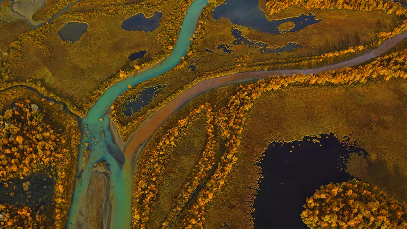 瑞典，萨瑞克国家公园内的拉帕河三角洲 (© George Steinmetz/Corbis)(Bing China)