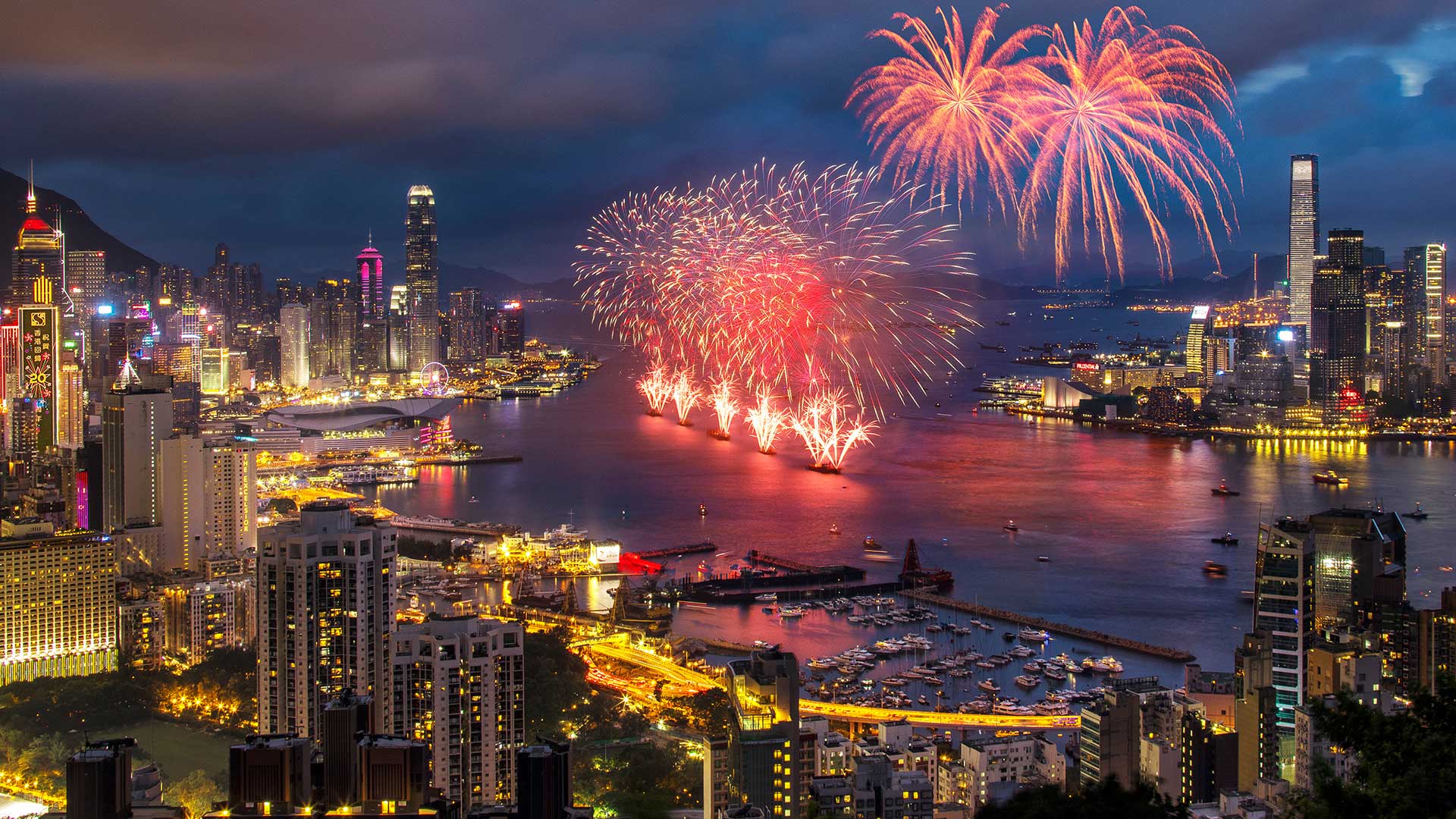 【香港回归22周年】 (© ViewStock/Getty Images)(Bing China)