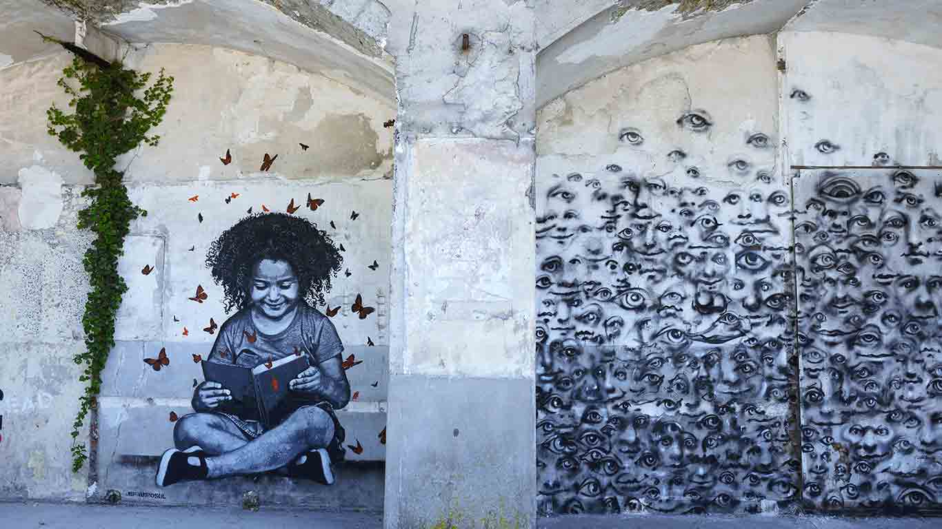 Street art “Read Dream” de Jef Aerosol, Fort d’Aubervilliers, France (© Soltan Frédéric/Getty Images)(Bing France)