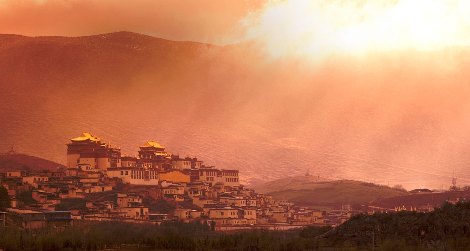 风情云南游：神秘的香格里拉 -- Angelo Cavalli/age fotostock &copy; (Bing China)