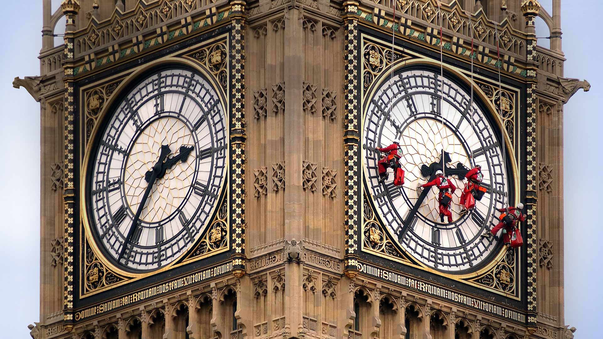｢ビッグ・ベンの掃除｣イギリス, ロンドン (© Reuters)(Bing Japan)