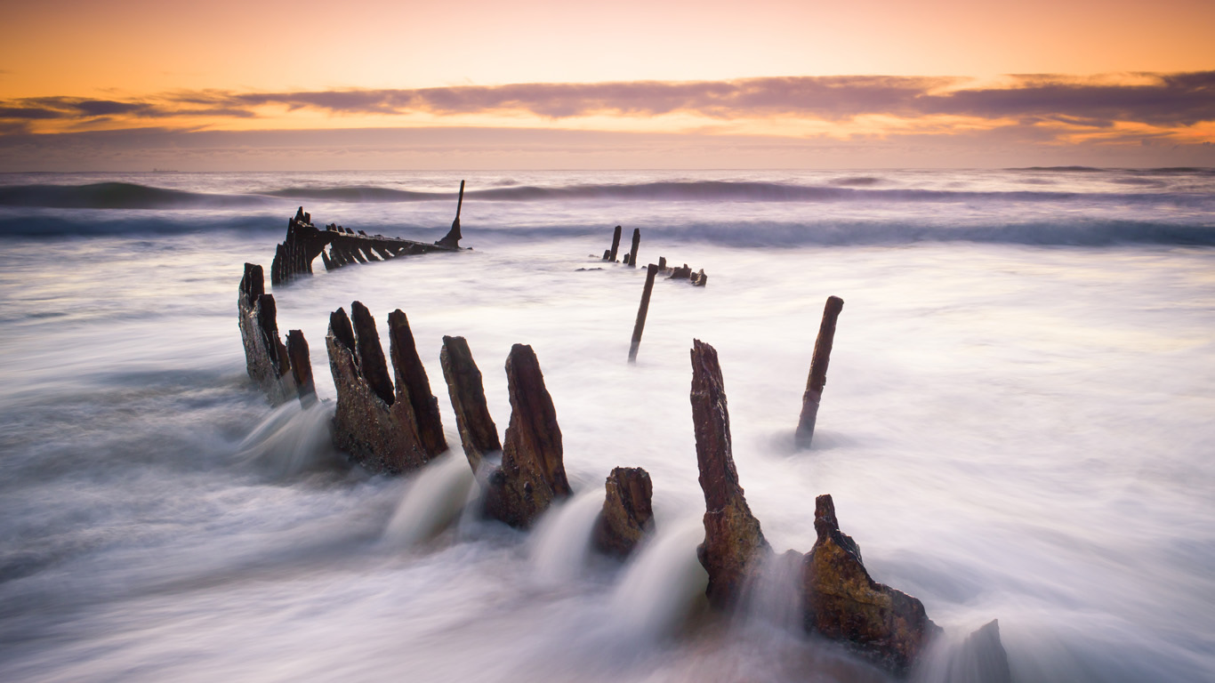 Wreck of SS Dicky at Dicky Beach in Caloundra, Queensland, Australia (© wargunner/Shutterstock)(Bing Australia)