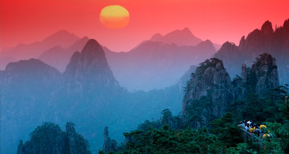 尊老贤度重阳：登高望远 -- Herbert Hopfensperger/age fotostock/Photolibrary &copy; (Bing China)