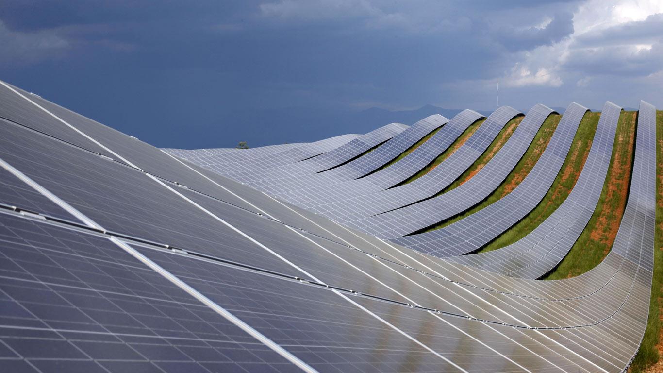 Parc photovoltaïque en Provence, France (© Getty Images)(Bing France)