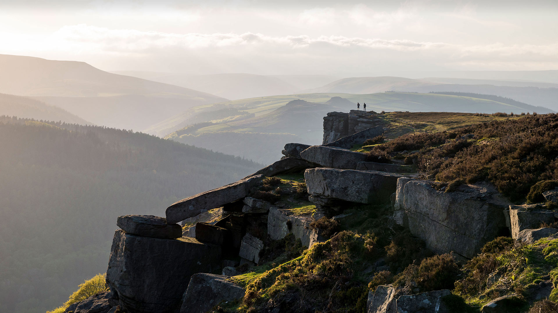 Bamford Edge, Derbyshire on a spring evening (© R A Kearton/Moment Open/Getty Images)(Bing United Kingdom)
