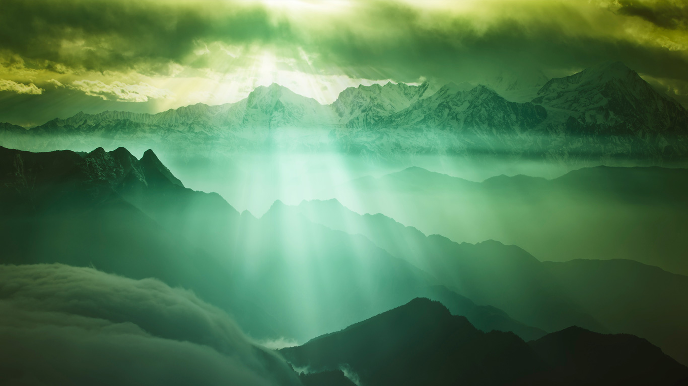 云海，太阳下山时爬上3600米的牛背山拍摄贡嘎山 (© 4X-image/E+/Getty Images)(Bing China)
