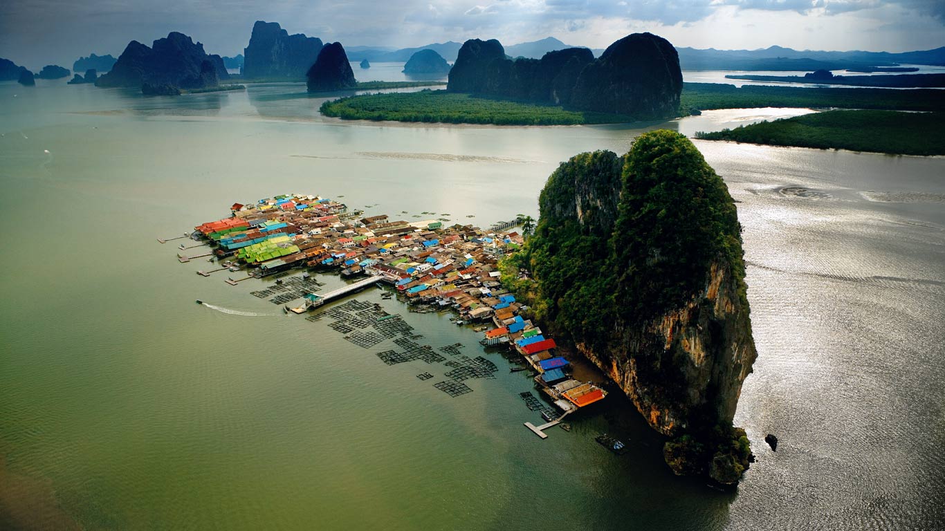 Ko Panyi 村，泰国攀牙湾 (© Yann Arthus-Bertrand/Getty Images)(Bing China)