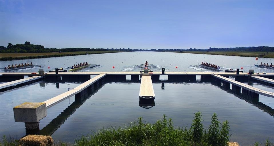 Boats leaving their stations at the start of a race at Eton Dorney, in London, England (© Rob Taylor/age fotostock) &copy; (Bing Canada)