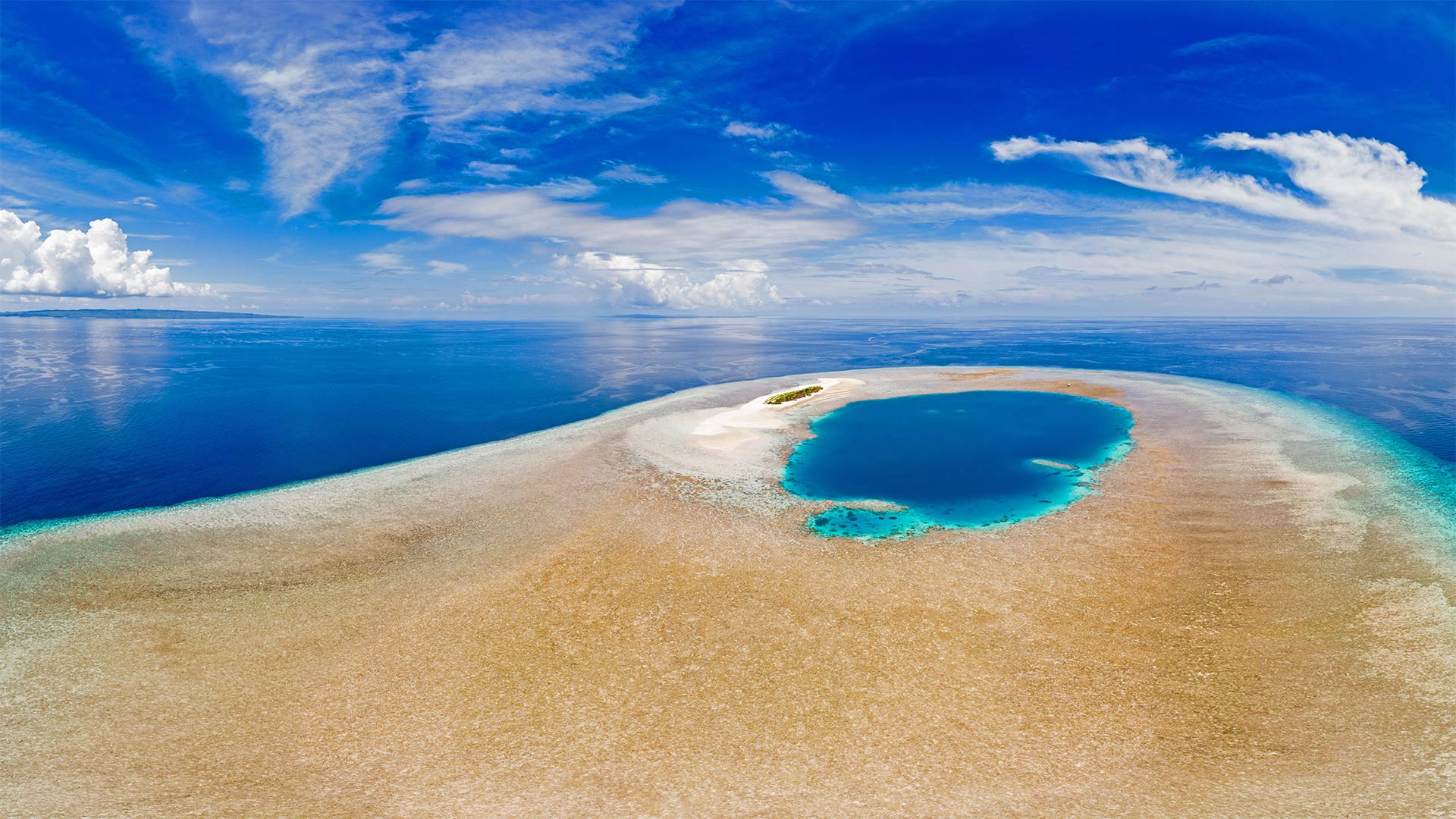 瓦卡托比国家公园，印度尼西亚 (© Fabio Lamanna/Alamy)(Bing China)