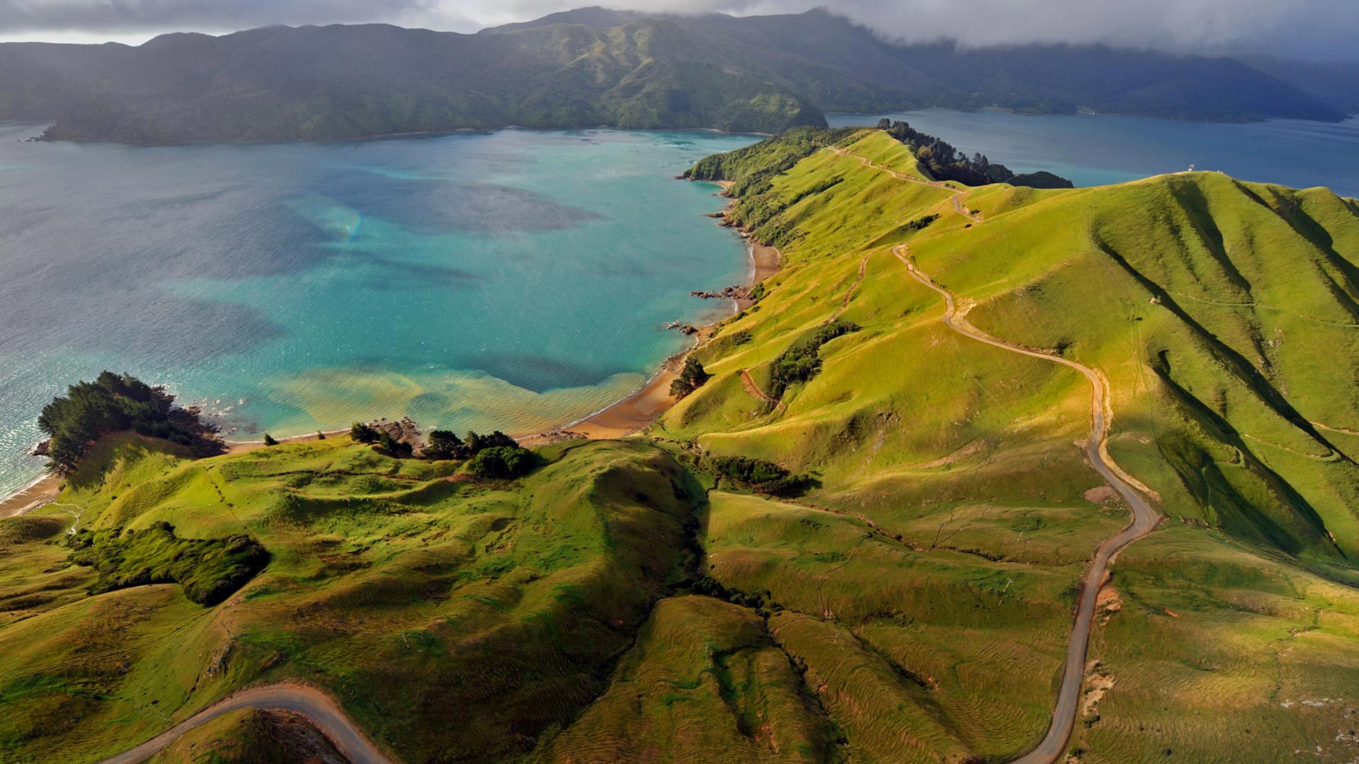 马尔堡峡湾鸟瞰图，新西兰 (© Mathias Ortmann/Getty Images)(Bing China)