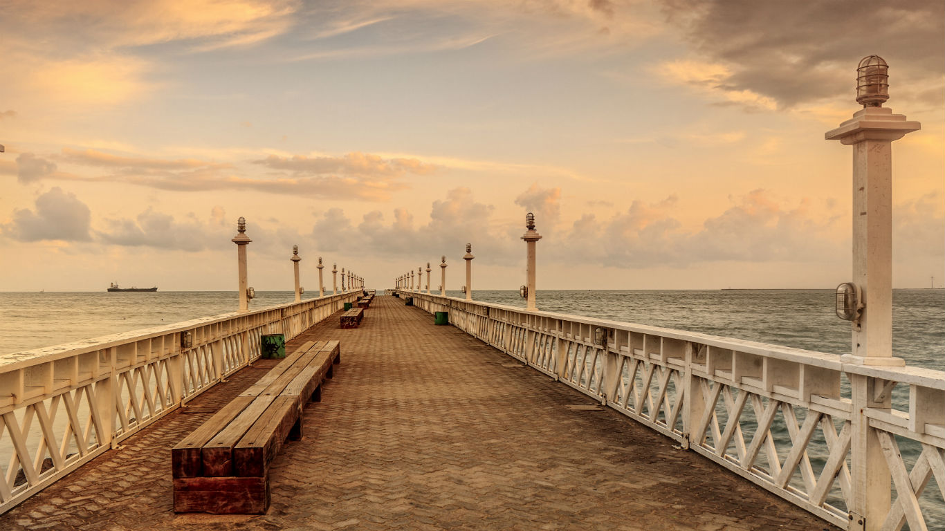 A pier goes through the ocean in Iracema beach, Fortaleza city, Ceará state, Brazil (© SIME/eStock Photo)(Bing Canada)