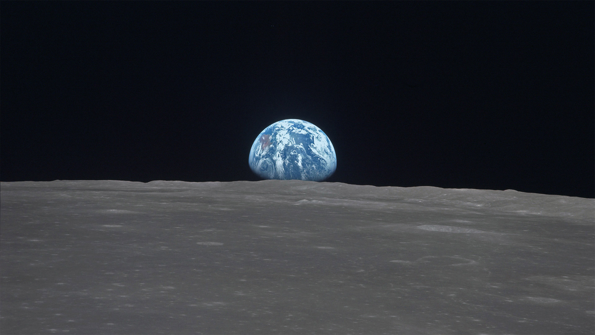 穿过月球上史密斯海的“地出” (© Image Science and Analysis Laboratory, NASA-Johnson Space Center)(Bing China)