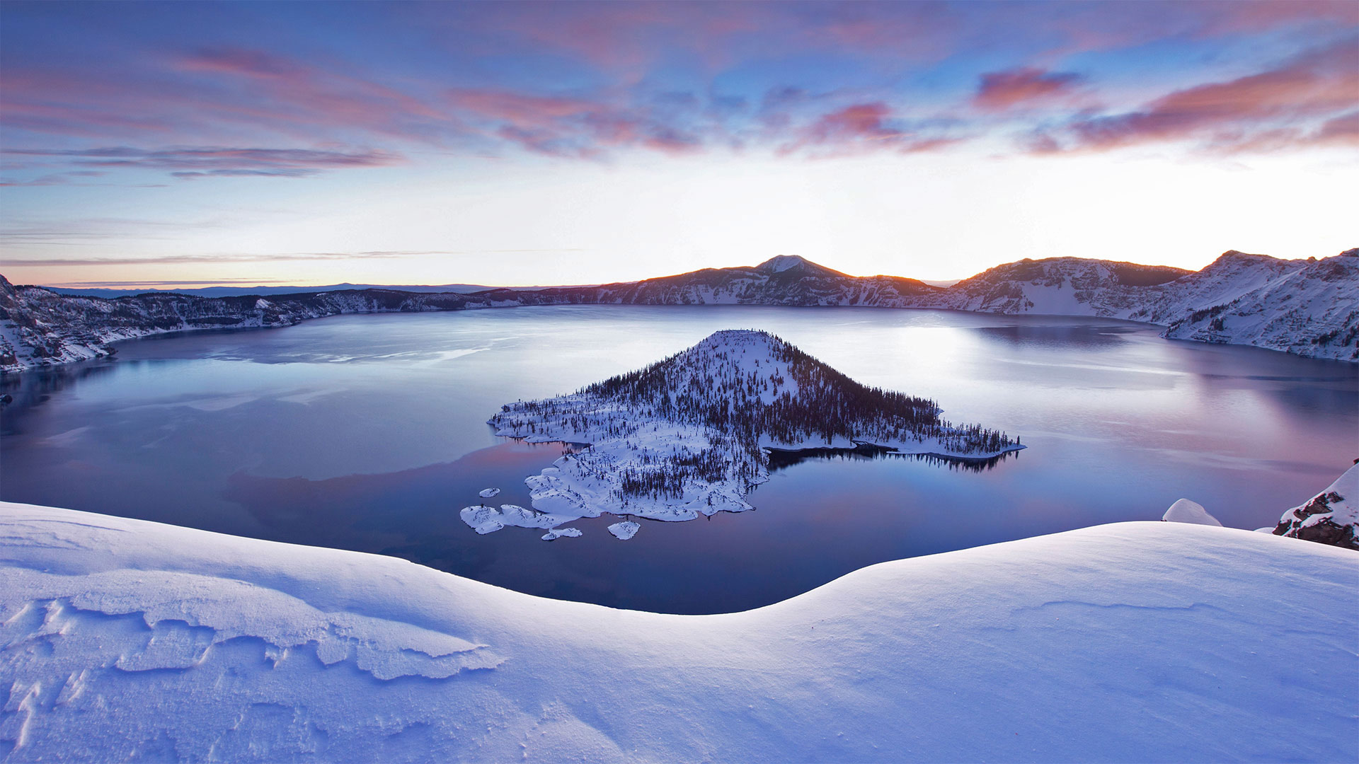 火山口湖，俄勒冈州 (© Steve Bloom Images/Alamy)(Bing China)