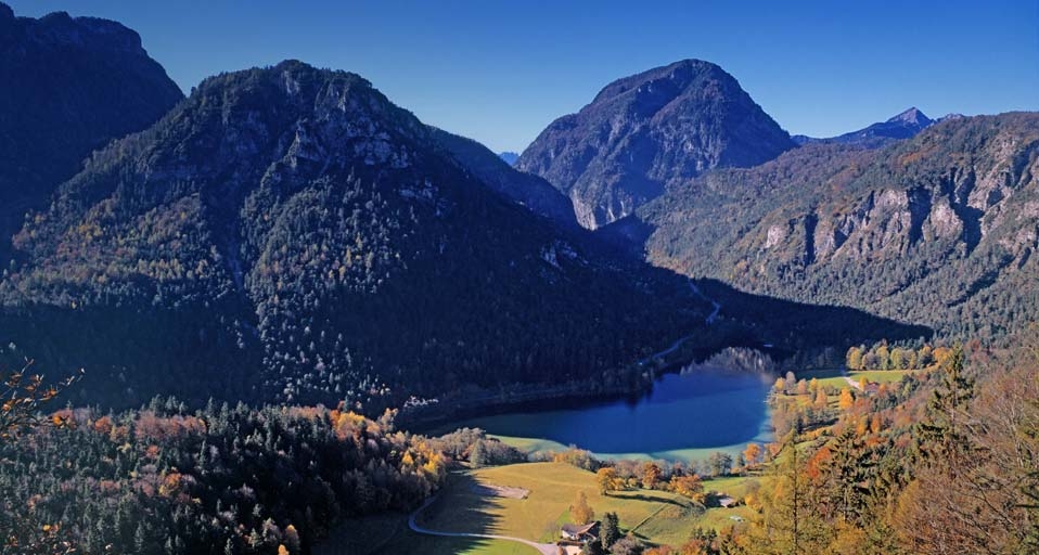 Der westlich von Bad Reichenhall gelegene Thumsee – Walter Geiersperger/Corbis &copy; (Bing Germany)