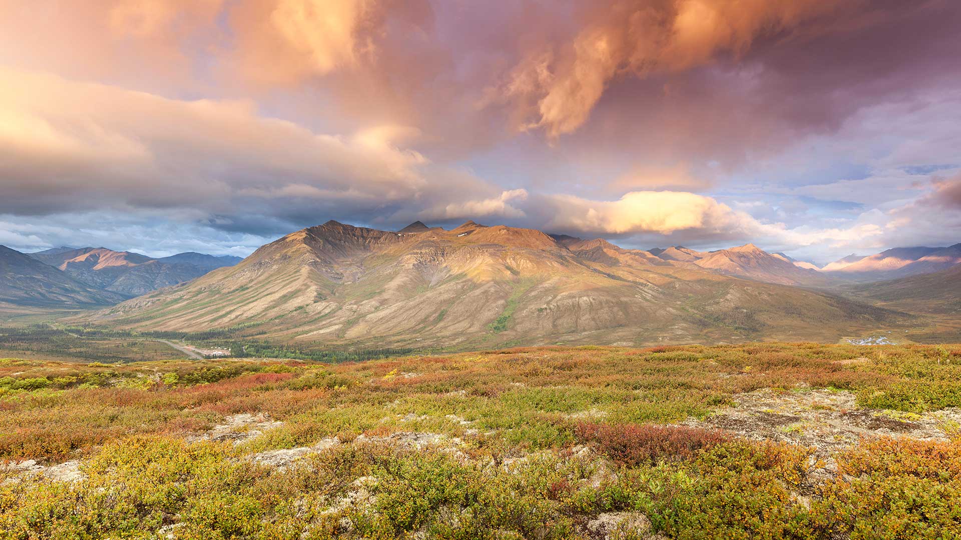 The Goldensides trailhead in Tombstone Territorial Park, Yukon (© Ron Erwin/All Canada Photos/Alamy Stock Photo)(Bing Canada)
