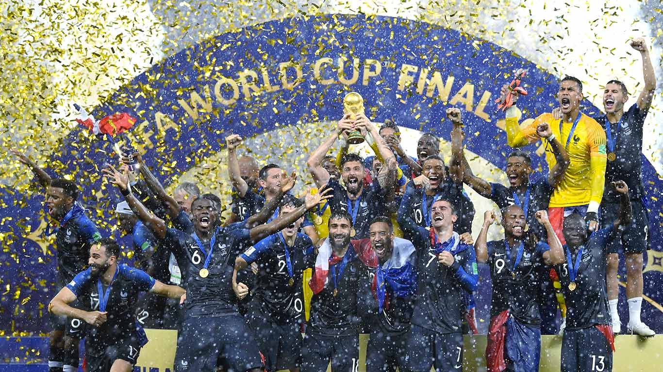 Les Bleus célébrant leur titre de Champions du monde au stade Loujniki, Moscou, Russie (© Matthias Hangst/Getty Images)(Bing France)