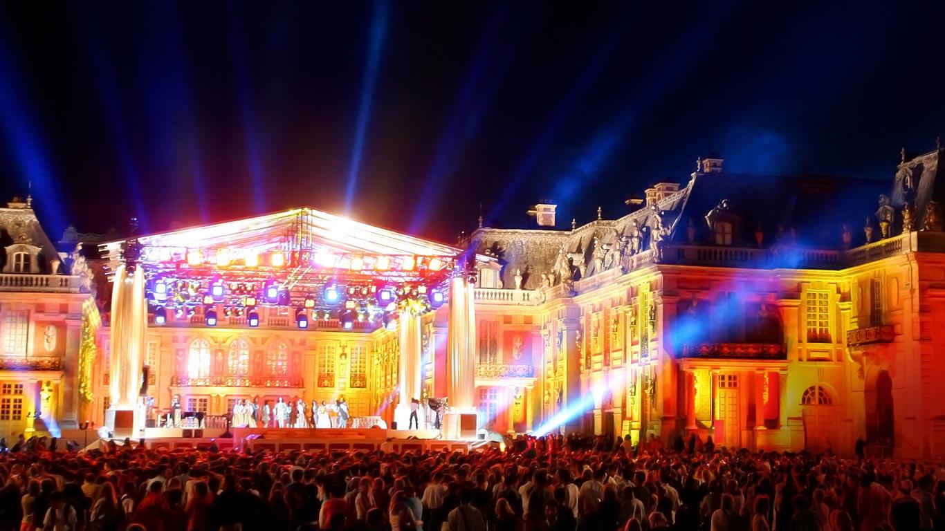 Illuminations au château de Versailles pendant la Fête de la musique, Yvelines, Île de France (© Stephane Reix/Fête de la musique/ France 2/For Picture/Corbis)(Bing France)