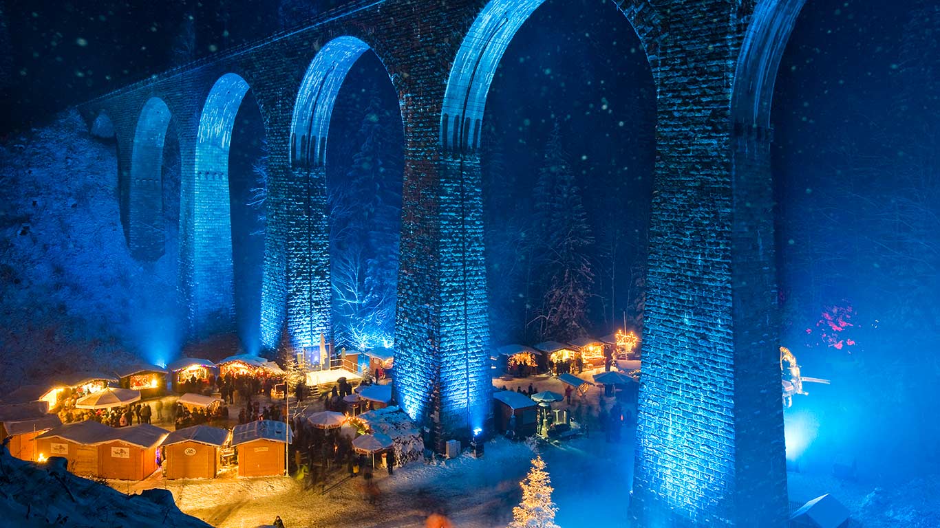 拉文纳峡谷圣诞市集 ，德国 (© Daniel Schoenen/Aurora Photos)(Bing China)