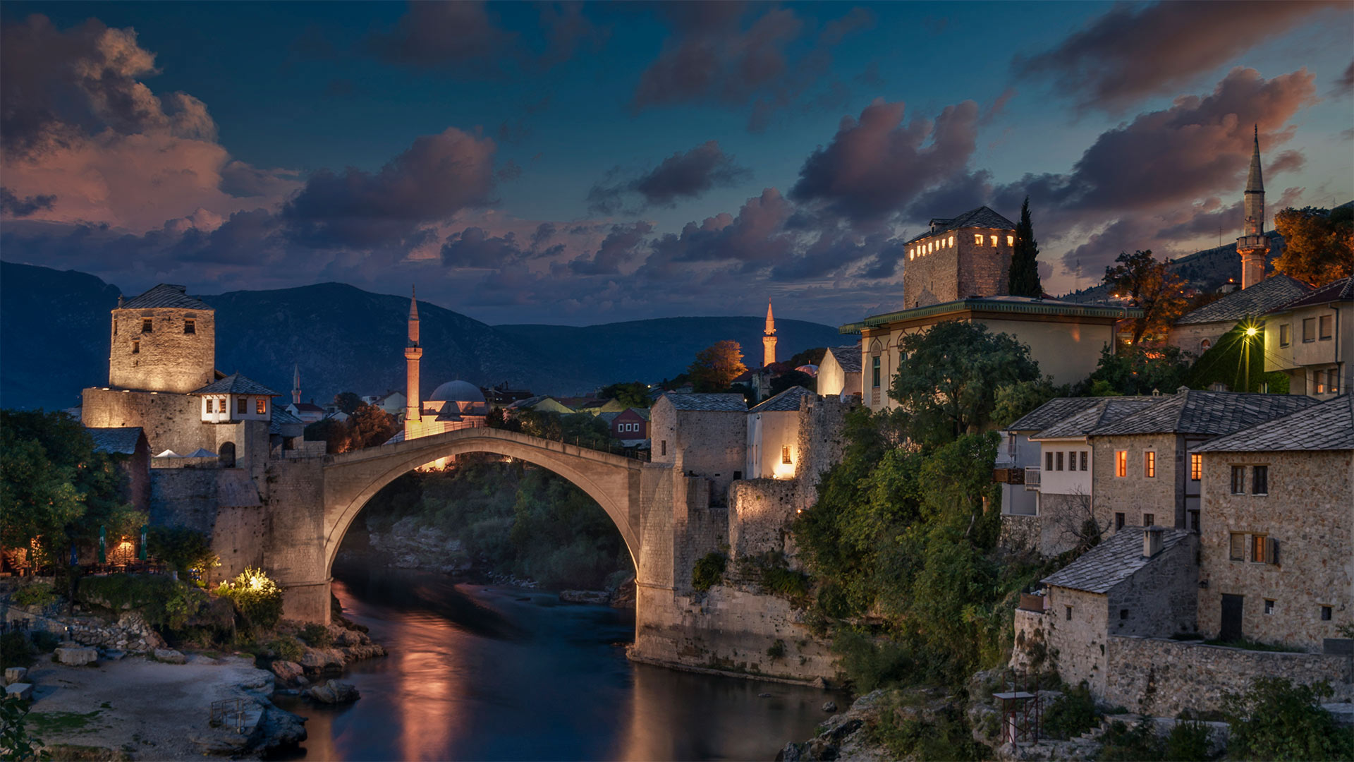 莫斯塔尔古桥，波斯尼亚和黑塞哥维那 (© Ayhan Altun/Getty Images)(Bing China)