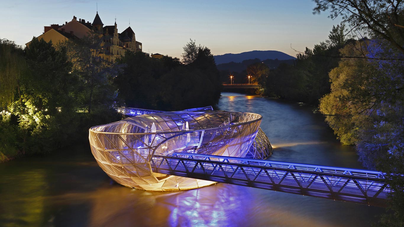 Grazer Murinsel, Graz, Österreich (© REX/WestEnd61)(Bing Deutschland)
