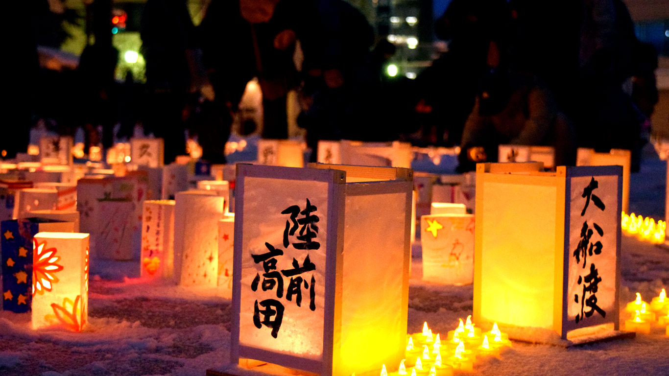 ｢祈りの灯火｣岩手, 盛岡 (© The Asahi Shimbun/Getty Images)(Bing Japan)