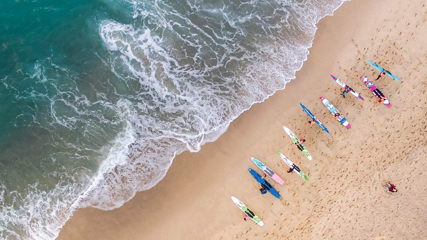 Surfers at Bronte Beach, Australia (© Irenaeus Herok/Gallery Stock)(Bing Australia)