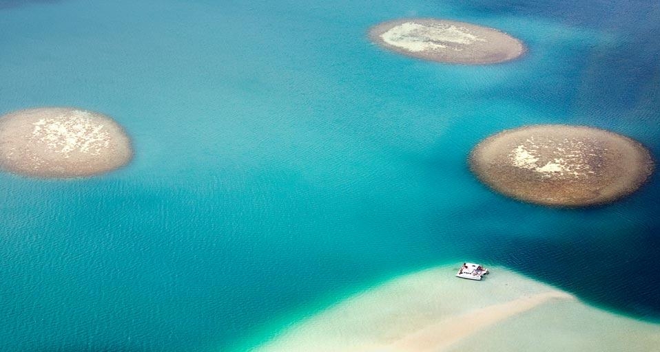 Aerial view of turquoise waters and sandbars in Oahu, Hawaii, U.S.A. (© Lynn Gail/Lonely Planet Images) &copy; (Bing Canada)