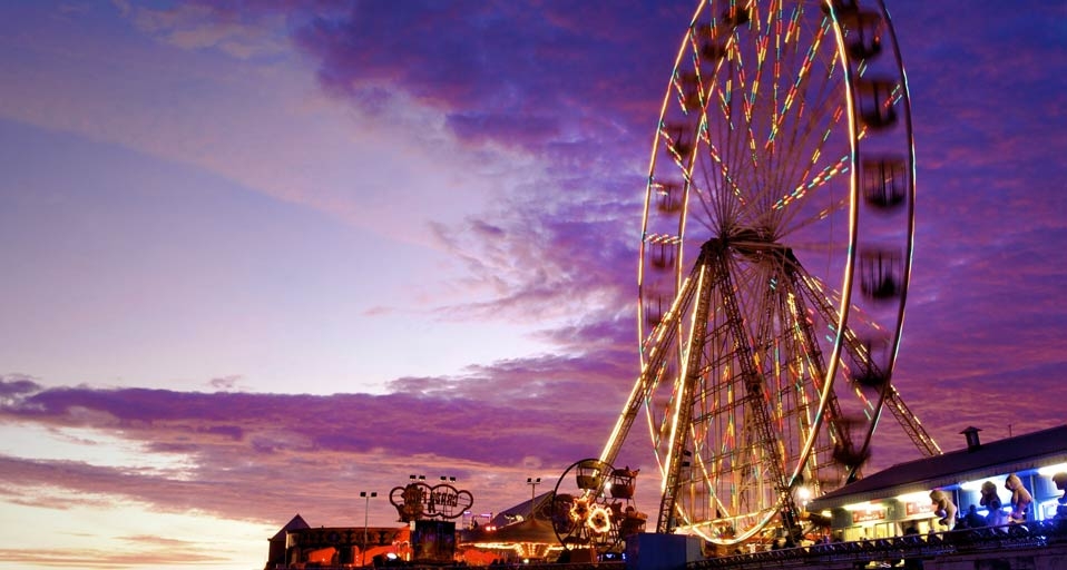 Ferris wheel at Dusk on Central Pier, Blackpool, Lancashire, England -- Kevin Walsh/age fotostock &copy; (Bing United Kingdom)