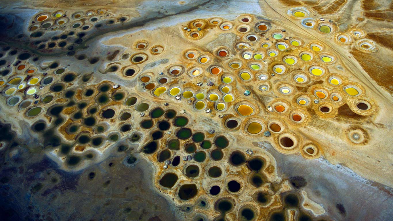 Bunte Salzgruben, Saloum-Delta, Senegal (© Bobby Haas/Getty Images)(Bing Deutschland)