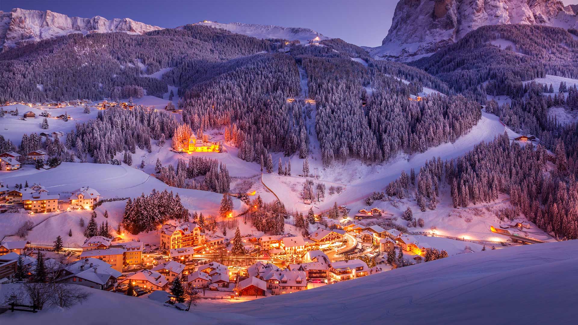 瓦尔加迪纳的日落，意大利南蒂罗尔多洛米蒂山脉 (© Marco Capellari/Getty Images)(Bing China)