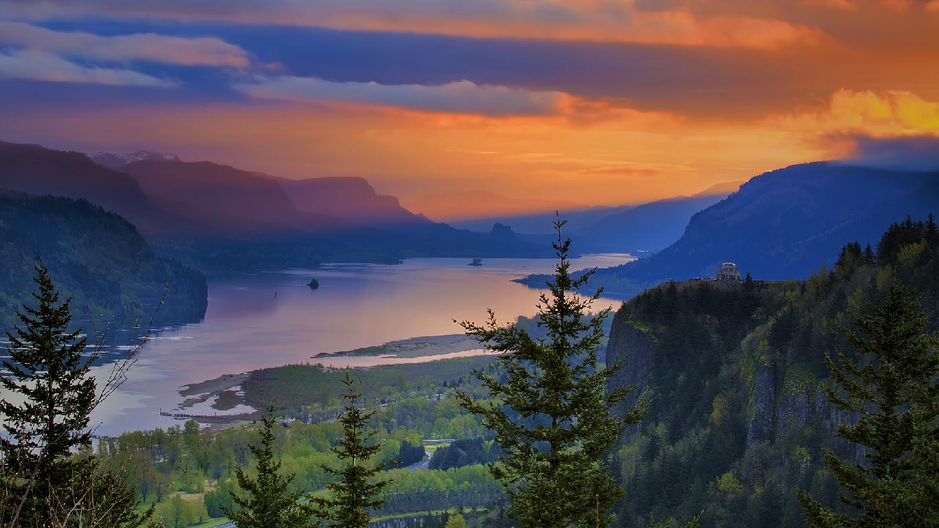 美国，俄勒冈州，哥伦比亚河谷皇冠点 (© JPL Designs/Shutterstock)(Bing China)