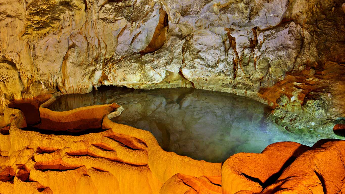 Cave of the Lakes in Kalavryta, Achaia, Peloponnese, Greece (© Hercules Milas/Alamy)(Bing Canada)