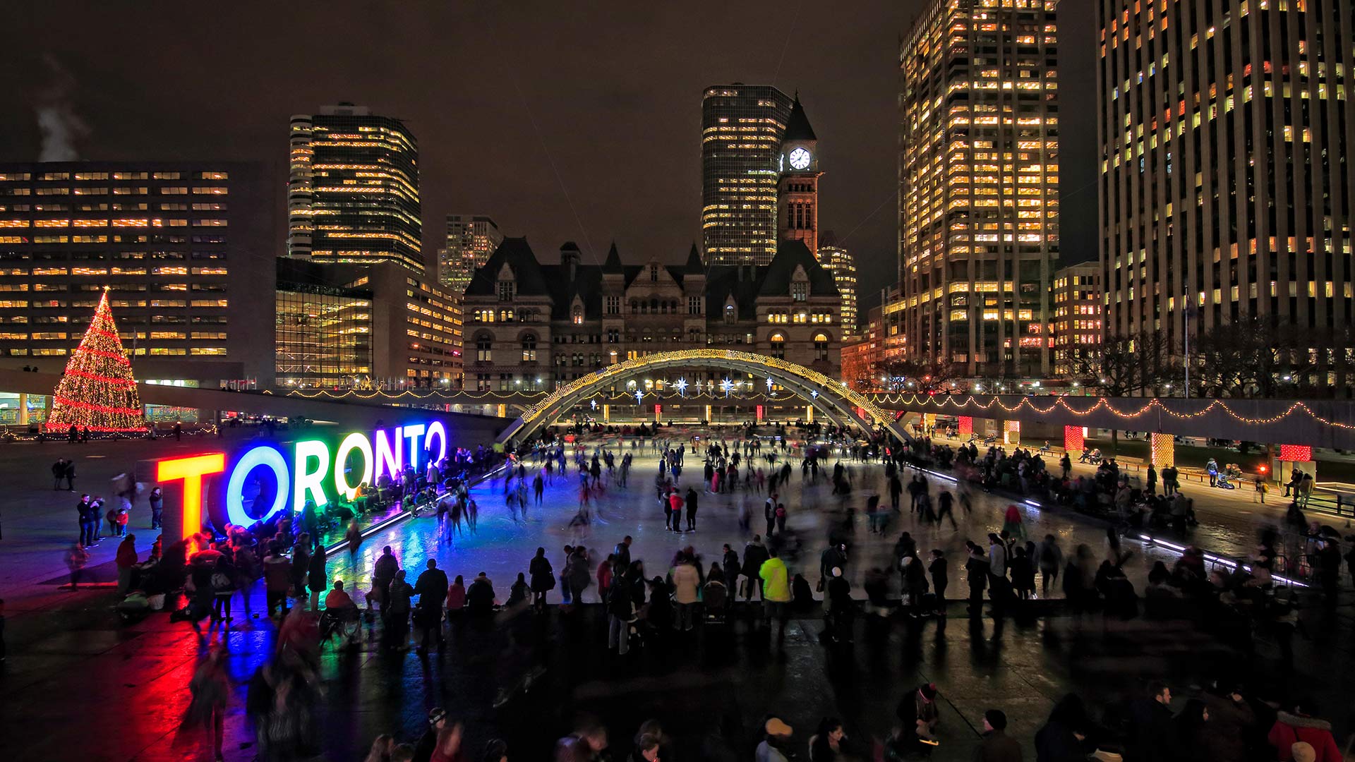 Celebration of the holiday season at Nathan Philips Square, Toronto (© CharlineXia Ontario Canada Collection/Alamy Stock Photo)(Bing Canada)