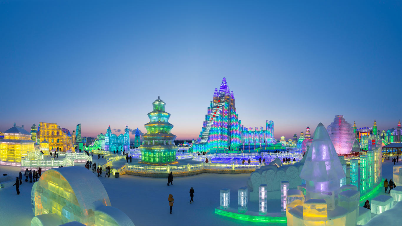 哈尔滨冰雪节，中国 (© Gavin Hellier/Getty Images)(Bing China)