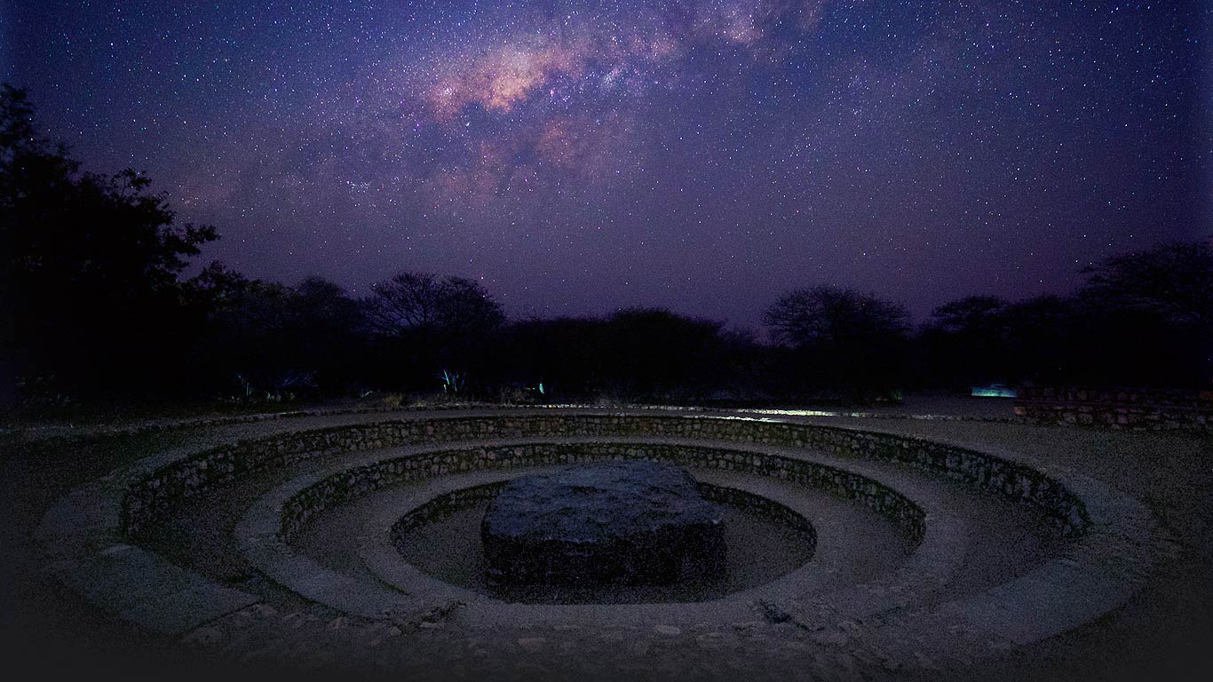 赫鲁特方丹附近的霍巴陨石，纳米比亚 (© Maciej Tomkow/Nimia)(Bing China)