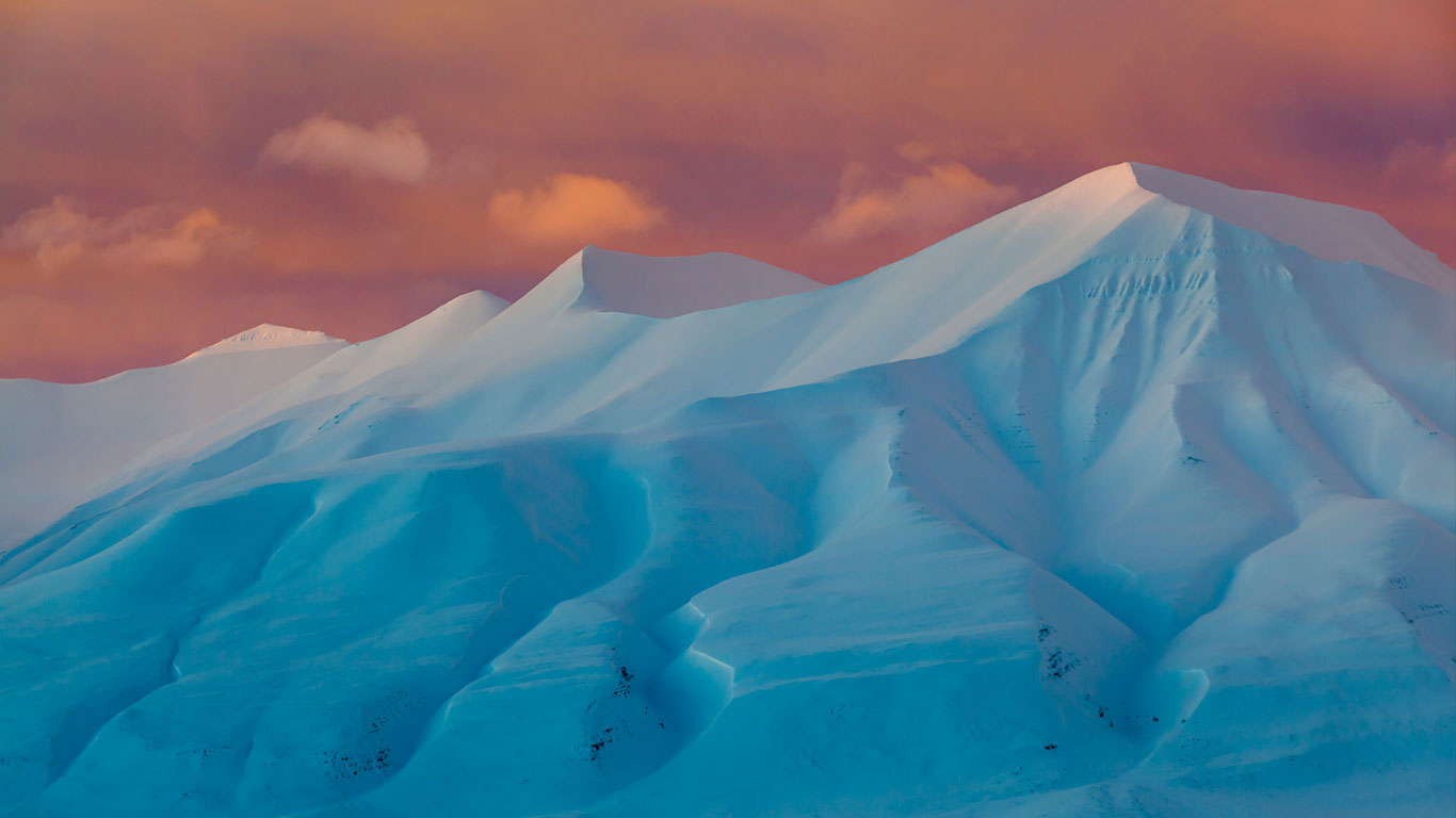 阿德温山谷的Hallwylfjellet山峰，挪威 (© Ethan Welty/Aurora Photos)(Bing China)
