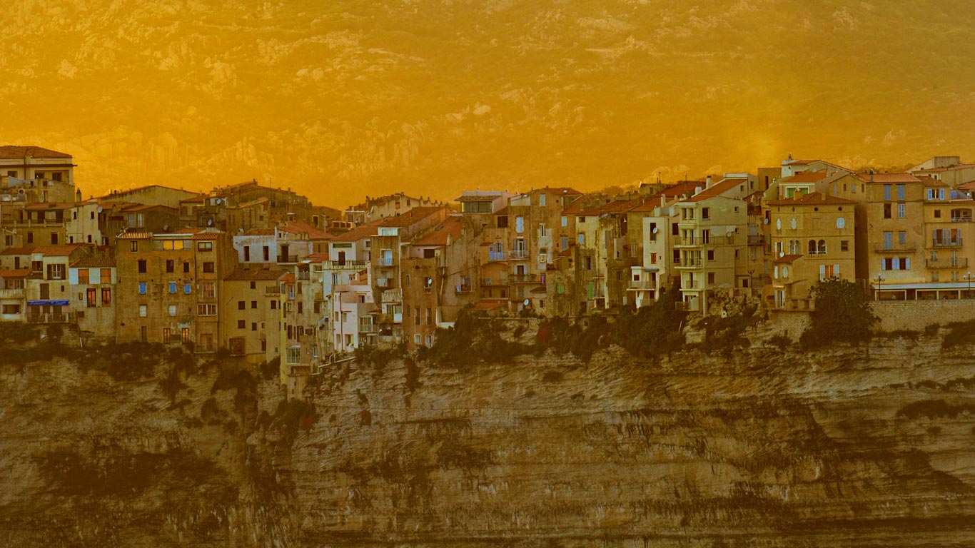 科西嘉岛上的博尼法乔小城，法国 (© BIOSPHOTO/Alamy)(Bing China)