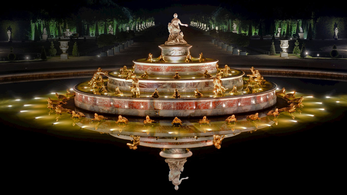 凡尔赛花园中的拉托纳喷泉，法国巴黎 (© Arnaud Chicurel/SuperStock)(Bing China)