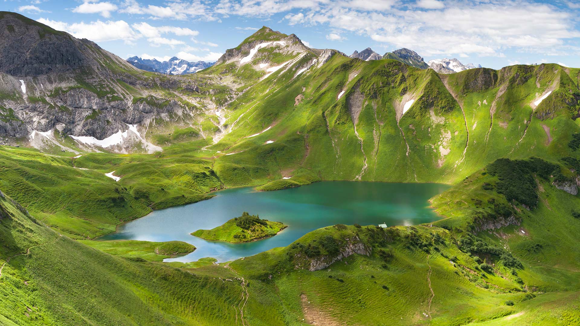 巴伐利亚州Schrecksee湖的全景图，德国 (© wingmar/E+/Getty Images)(Bing China)