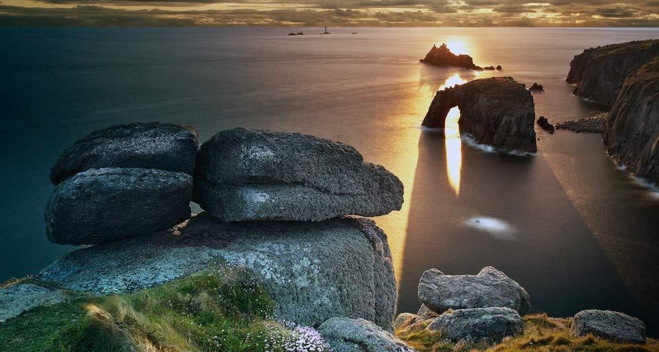 英国康沃尔郡兰兹角，陆地的尽头 (© Ray Bradshaw/Getty Images) &copy; (Bing China)