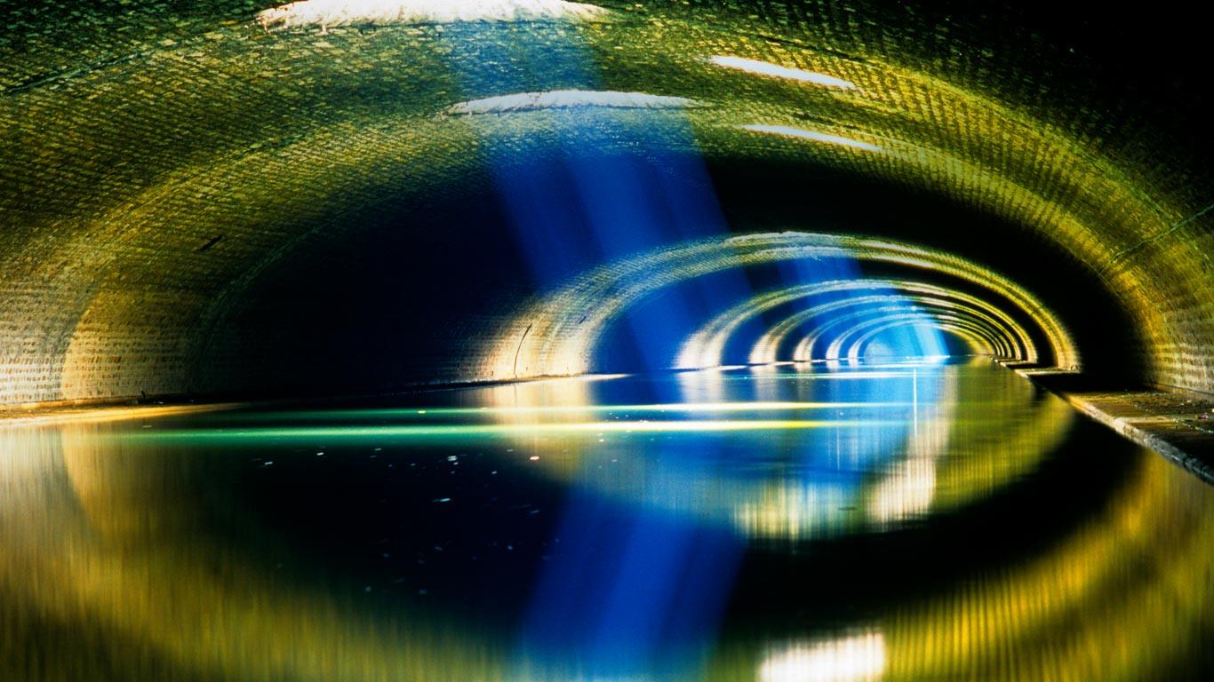Vue souterraine du canal Saint-Martin à Paris, France (© Stefano Torrione/Hemis/Corbis)(Bing France)