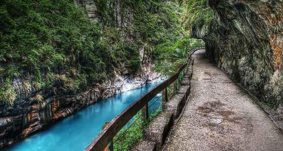 Shakadang River trail along Shakadang Valley, Taroko Gorge, Taiwan (© James Lambie Photography/Flickr/Getty Images) &copy; (Bing United States)