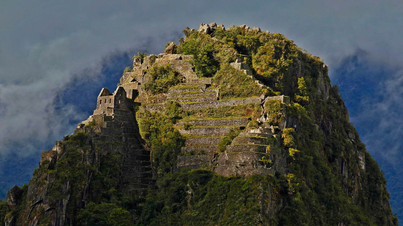 瓦伊纳皮克丘山周围的云雾，秘鲁 (© Enrique Castro-Mendivil/Reuters)(Bing China)