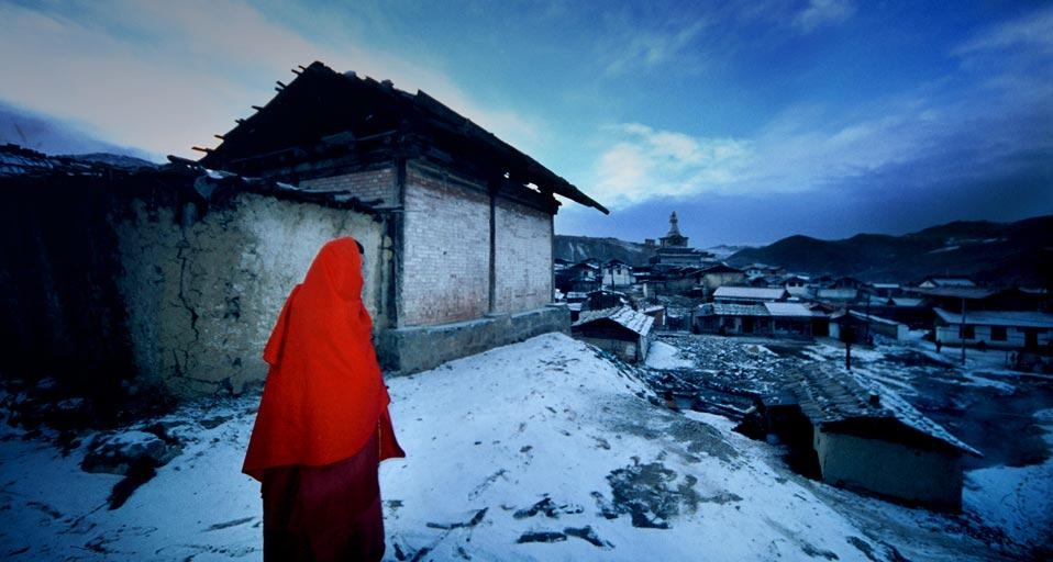 甘肃郎木寺的喇嘛 (© Jin Xing/Flickr/Getty Images) &copy; (Bing China)