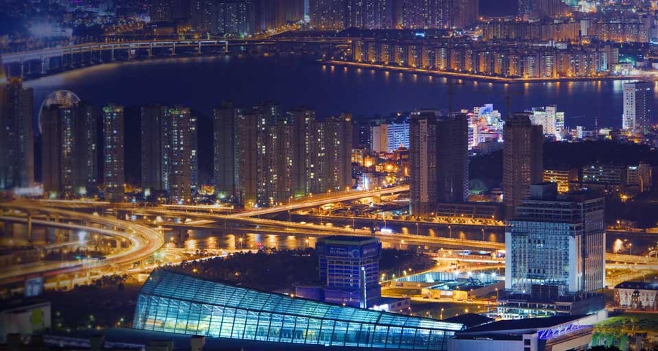 韩国釜山 -- I Dream Stock/agefotostock &copy; (Bing China)