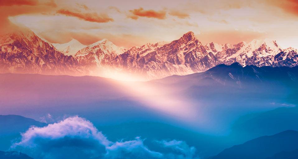 在3600米高的牛背山上拍摄的西藏明亚康佳的景色 (© 4X-image/Stockbyte/Getty Images)(Bing China)