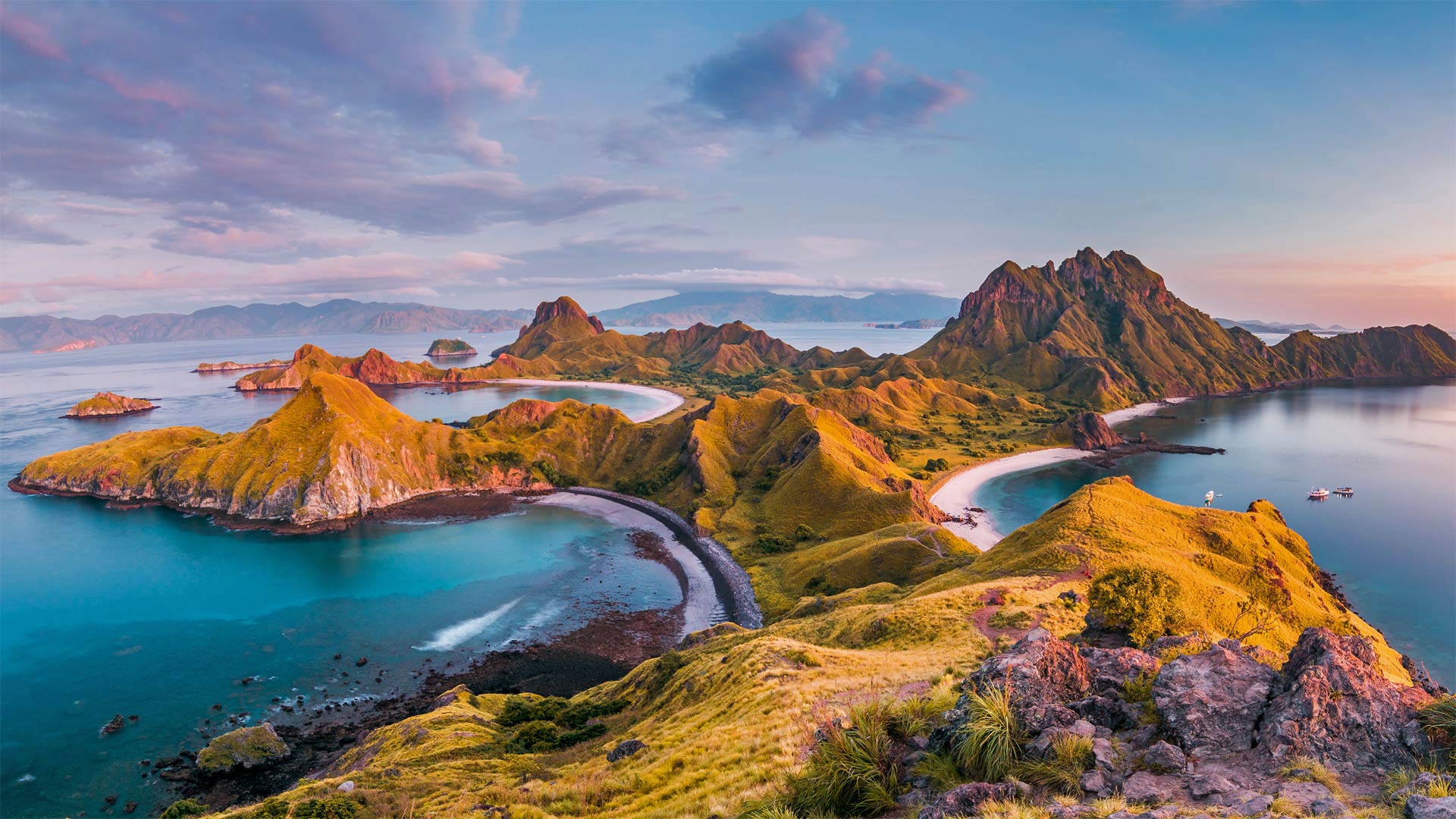 弗洛勒斯岛上的纳闽巴霍，印度尼西亚科莫多国家公园 (© Thrithot/Adobe Stock)(Bing China)