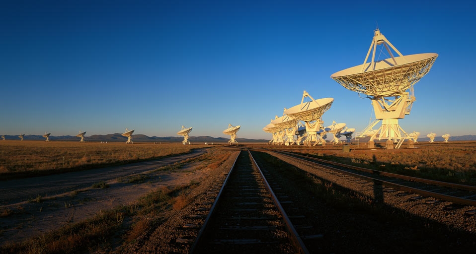 Radio telescope dishes at the National Radio Astronomy Observatory in Socorro, New Mexico -- Visions LLC/Photolibrary &copy; (Bing Canada)