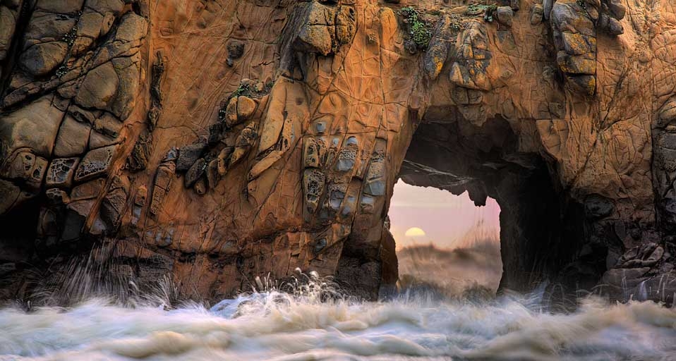 加州大苏尔菲佛海滩一角 -- Patrick Smith/Visuals Unlimited, Inc. &copy; (Bing China)